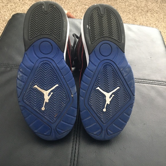 Boys Jordan basketball shoes - Picture 2 of 3